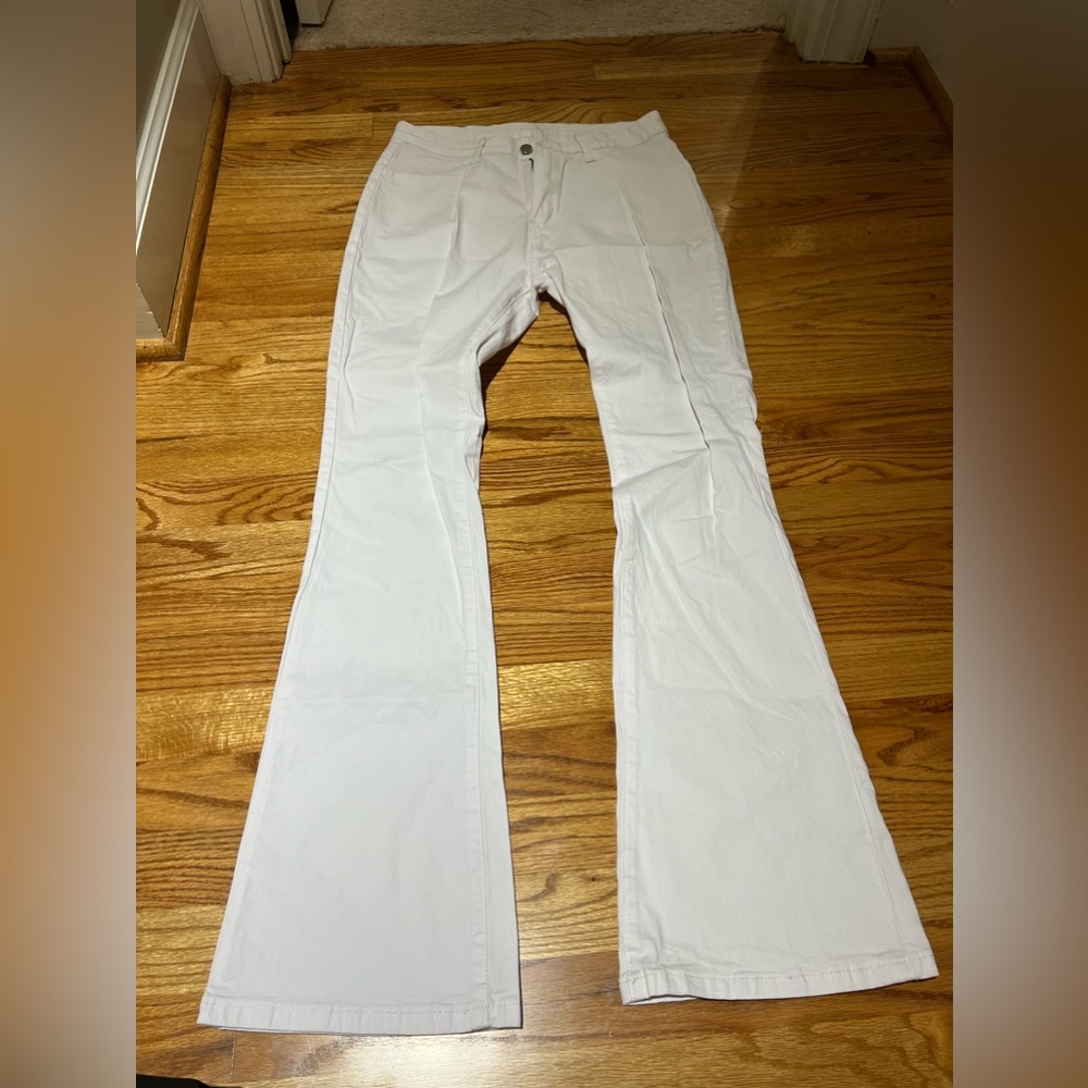 WHITE EXTRA FLARE JEANS